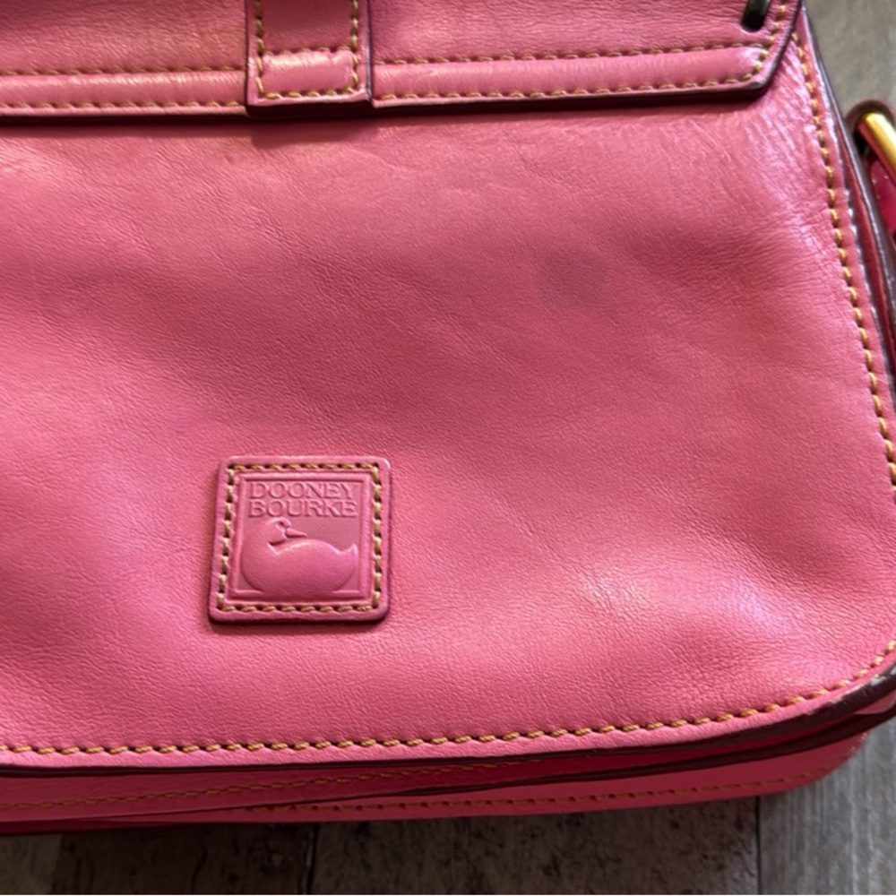 Vintage Pink Leather Crossbody with Brown Strap and Contrast Stitching - Picture 5 of 6